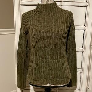 American Eagle ribbed olive sweater